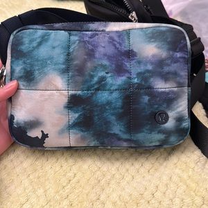 Lululemon quilted grid belt bag